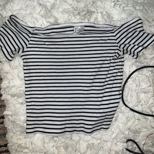 💥3/$15 Dvided Off the shoulder crop top